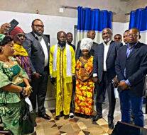 La délégation Kasaïenne conduite par Mr Denis kambayi Chez le Grand maître [ Mfumu Muanda Nsemi ]